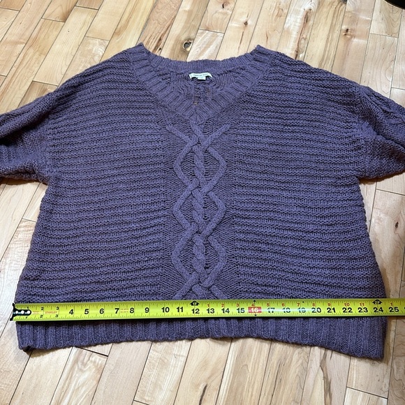 American Eagle V Neck Cable Knit Sweater - Picture 7 of 7